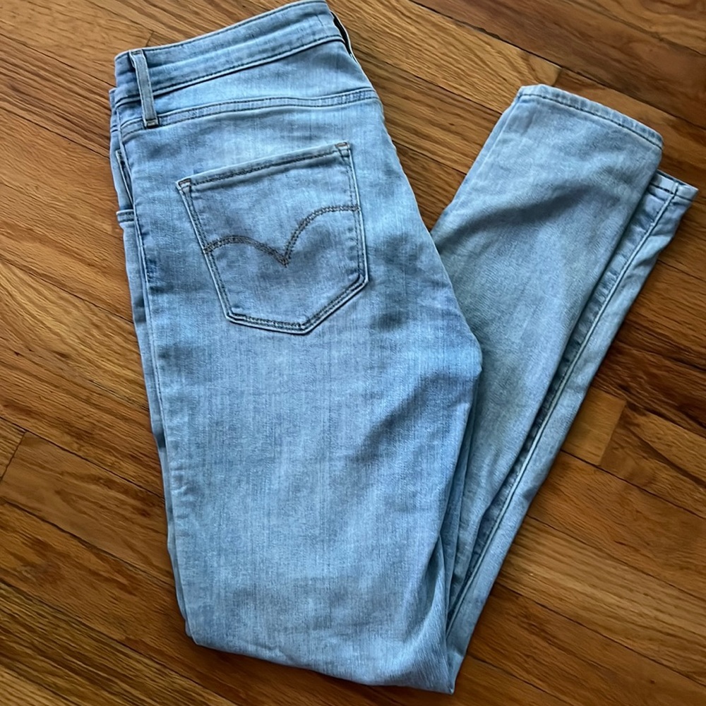 721 Levi High Rise Skinny size 28